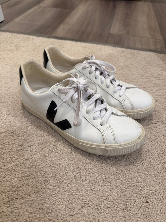 Veja Shoes - Veja Sneakers in White/Black